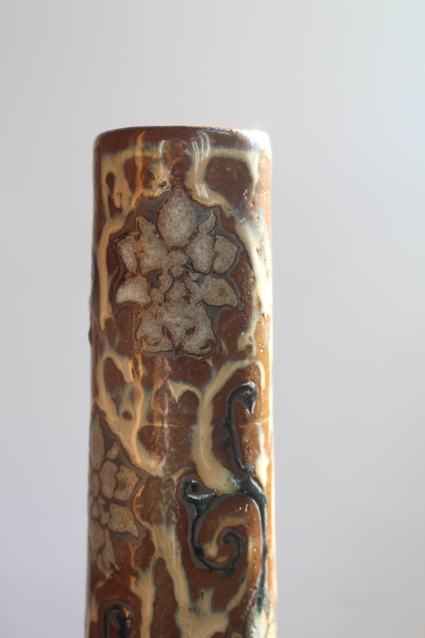 Flower Pattern Handmade Ceramic Bong – Wheel-Thrown Stoneware Smokeware with Glazed Finish & 14mm Glass Downstem